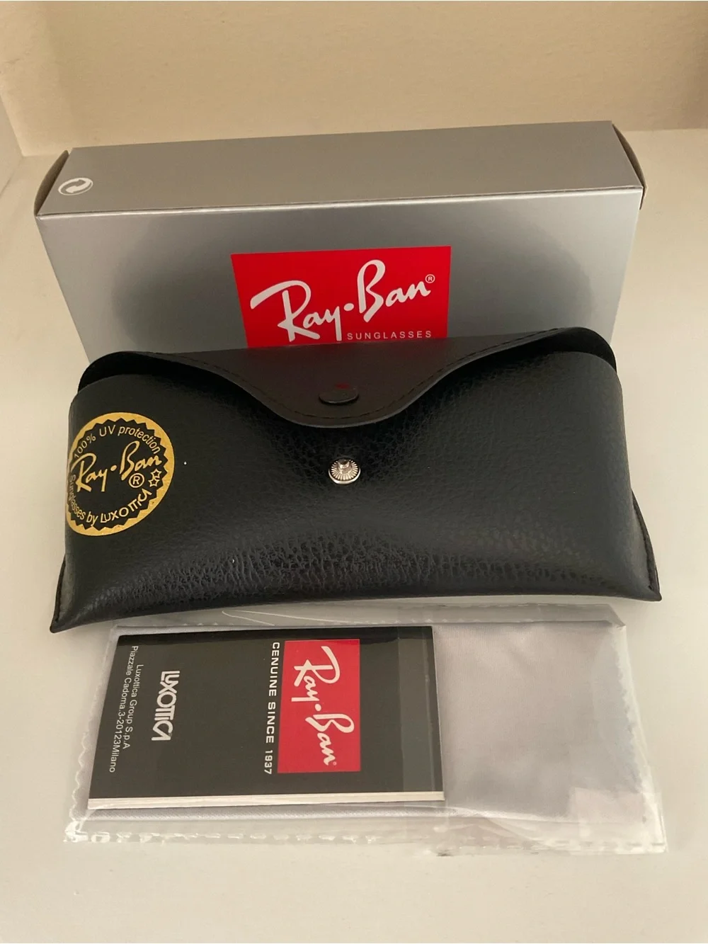 Ray-Ban Men’s Gold Frame Sunglasses with Green Lenses
